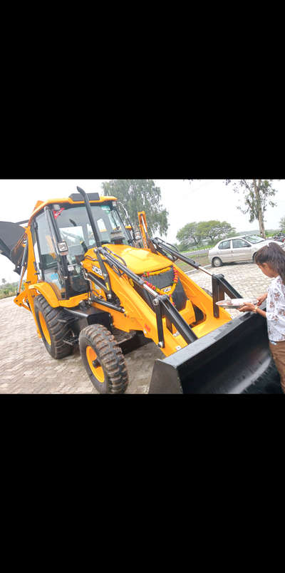 All kinds of JCB machine, dumfar🚜, pokhlen machine tektr troli ,&All building🏢🏬 materials suppliers
(bishan khedi bhadbada rod Bhopal all all local area working) Abhishek malviya mo..8435611380