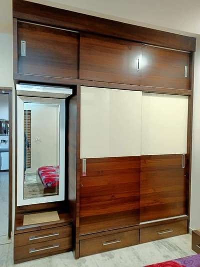 *designing almirah Plus cupboard*
I give good service no repair no complaint