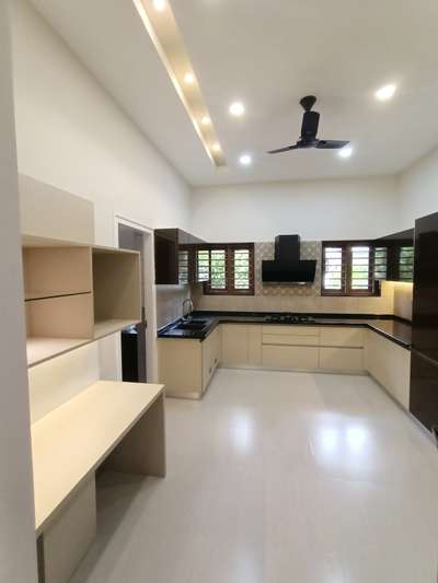 newly completed Handless kitchen Beige & coffee combination 

#ModularKitchen  #trending  #handleless  #KitchenIdeas   #KitchenCabinet   #KitchenInterior  #Cshapekitchen  #KitchenCeilingDesign