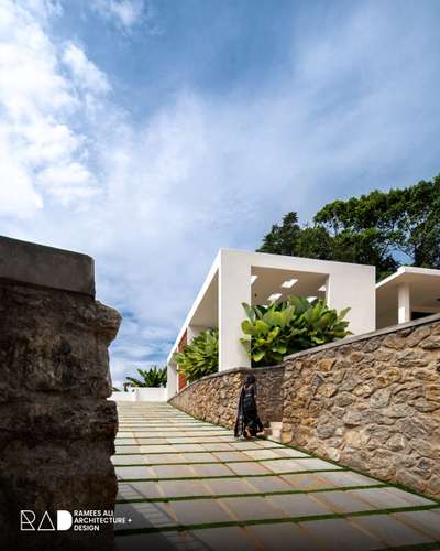 A home that rises gently from the earth, where clean lines, natural stone, and open skies come together in quiet harmony. Presenting Vrindavan Residence.
#radhomes #modernarchitecture #keralahomes #luxuryresidence #architecturedesigns