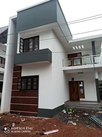 2.9 സെന്റിൽ പണി കഴിപ്പിച്ച  1260 sq. ft.. 3bhk  വീട്..