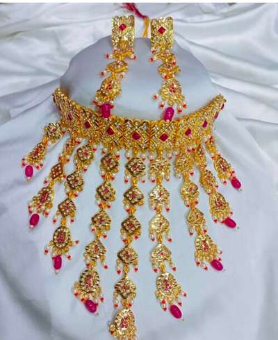 Allure Chunky Women Necklaces & Chains
Name: Allure Chunky Women Necklaces & Chains
Base Metal: Brass
Plating: Gold Plated
Stone Type: Crystals
Sizing: Adjustable
Type: Rani Haar
Net Quantity (N): 1
Sizes:Free Size
Country of Origin: India