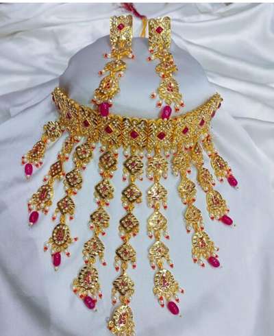 Allure Chunky Women Necklaces & Chains
Name: Allure Chunky Women Necklaces & Chains
Base Metal: Brass
Plating: Gold Plated
Stone Type: Crystals
Sizing: Adjustable
Type: Rani Haar
Net Quantity (N): 1
Sizes:Free Size
Country of Origin: India