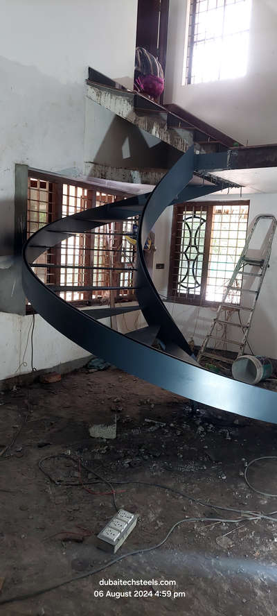 #www.dubaitechsteels.com 
@cherai Eranamkulam 
#metalstaircase 
#metalspiralstaircase 
#12mmhrplate
#teamdubaitech