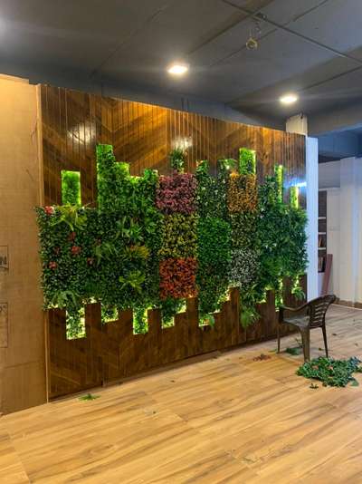 come see the beauty of vertical garden at our Kirti Nagar, Kalkaji or Gurgaon Store.