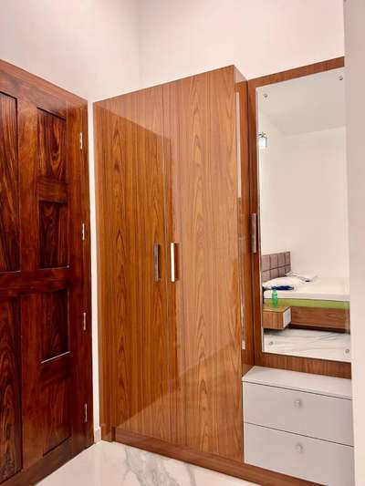 #InteriorDesigner #woodencabinets #WardrobeIdeas #wardrobedesign #interiordesignkerala