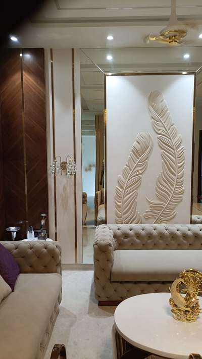 Think of the half wall this how Beautiful looks full wall looking! 
. 
. 
. 
 #GlassMirror #WallDecors #WallDesigns #KitchenRenovation  #LivingroomDesigns  #LivingRoomSofa  #livingroominteriors #Architectural&Interior #newsite #InteriorDesigner #artificialgardengrass #glasswork #wallseperation #LUXURY_SOFA #luxuaryrealestate #luxuryinteriors