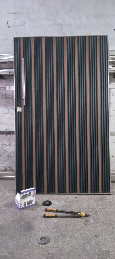 wooden profile gate and gray color 
aluminium profile gate design #saifi  #StaircaseDecors