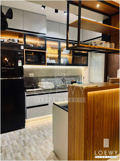 #InteriorDesigner  #homedecoration  #KitchenCabinet  #KitchenInterior  #loewy