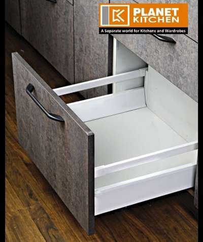 tandem drawer
with gallery