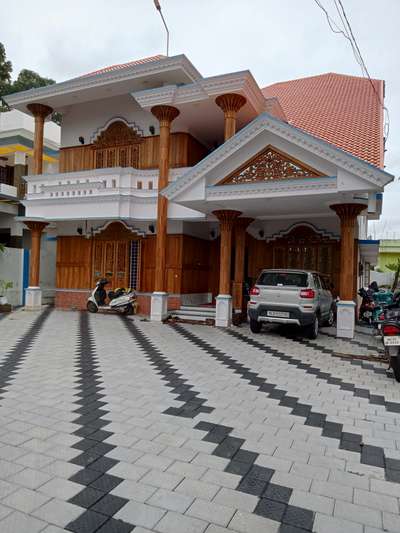kundamankadavu 10 cent 3000 sqft 4 bedroom 2,1/2 cr. 7025569233