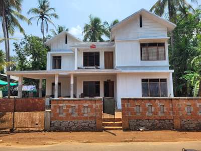 #NEARCOMPLETION #HouseDesigns #homesweethome #KeralaStyleHouse #exteriordesigns #ElevationHome #ElevationDesign