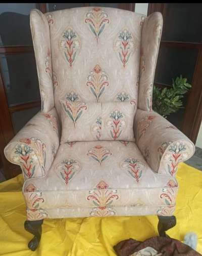 *beautiful High back Chair*
call 8700322846