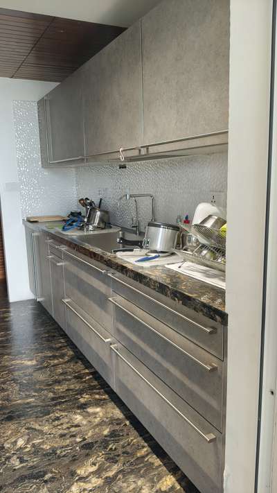 #ModularKitchen #multiwood #laminateddoor #KitchenCabinet #parallelkitchen #PVCLaminates #hettichkitchen #moderndesign #LUXURY_INTERIOR #intsignhomeinteriors