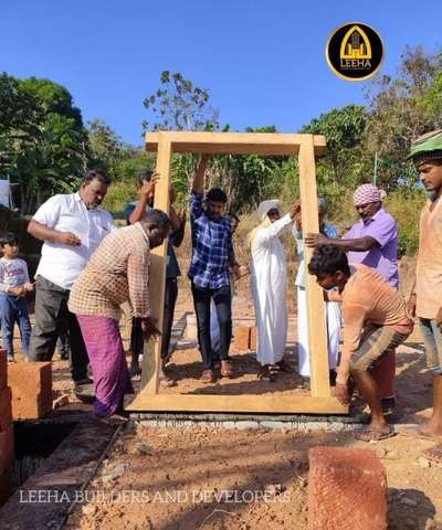 കണ്ണൂർ ജില്ലയിലെ മാടായി എന്ന സ്ഥലത്ത് നിർമാണം പുരോഗമിക്കുന്ന SAJBEER എന്ന client ന്റെ സ്വപ്ന ഭവനം 👍👍👌

കാലത്തിനനുസരിച്ച് മാറുന്ന വീട് 🏘 എന്ന സങ്കൽപ്പങ്ങൾക് പുതിയൊരു കൈത്താങ്ങായി 

*LEEHA BUILDERS & DEVELOPERS* 🏡

നിങ്ങളുടെ സ്വപ്ന ഭവനം യഥാർഥ്യമാക്കാൻ ആരംഭം മുതൽ അവസാനം വരെ ഞങ്ങൾ നിങ്ങളോടൊപ്പം ഉണ്ട്.

 ▪️സമയബന്ധിതമായി തീരുന്ന ഗുണമേന്മ ഉറപ്പ് തരുന്ന പ്രവർത്തന പാരമ്പര്യം.

▪️പരസ്യവാചകത്തിൽ ഒതുങ്ങുന്ന വിശ്വാസ്യതയല്ല, ഞങളുടെ സൈറ്റ്കൾ കാണാനും, ക്ലൈന്റ്സ് ആയി സംസാരിക്കാനും നിങ്ങൾക്ക് അവസരം.

▪️ *PLAN AND ELIVATION* തീർത്തും സൗജന്യമായി ചെയ്തു കാണിക്കുന്നു
50,000/- രൂപക്ക് എഗ്രിമെന്റ് ചെയുക ആണെകിൽ മാത്രം. 

▪️ എറണാകുളം, കണ്ണൂർ എന്നിവടങ്ങളിൽ ഓഫീസുകൾ ഉള്ള *LEEHA BUILDERS* ന്റെ സേവനം കേരളത്തിൽ എല്ലായിടത്തും ലഭ്യമാണ്.

▪️ 10 ഘട്ടമായി മുഴുവൻ തുക അടക്കാൻ അവസരം ....

കേരളത്തിലെ എല്ലാ ജില്ലകളിലും ഞങ്ങളുടെ സർവീസ് ലഭ്യമാണ്...

കൂടുതൽ വിവരങ്ങൾക്ക് ബന്ധപ്പെടുക 👇🏻

ഞങ്ങളെ വിളിക്കേണ്ട നമ്പർ:
+918714707290 

വാട്സാപ്പിൽ ബന്ധപ്പെടാം

https://wa.me/+918714707290