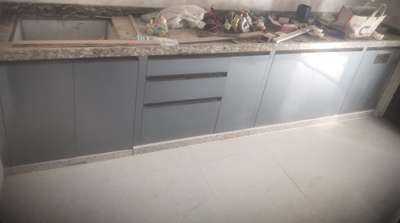 Kitchen box with drawer