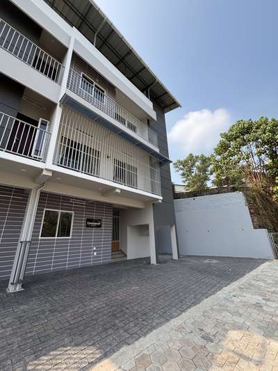 G+ 2 
3500 sqft 
2BHK (3)
1BHK (3)