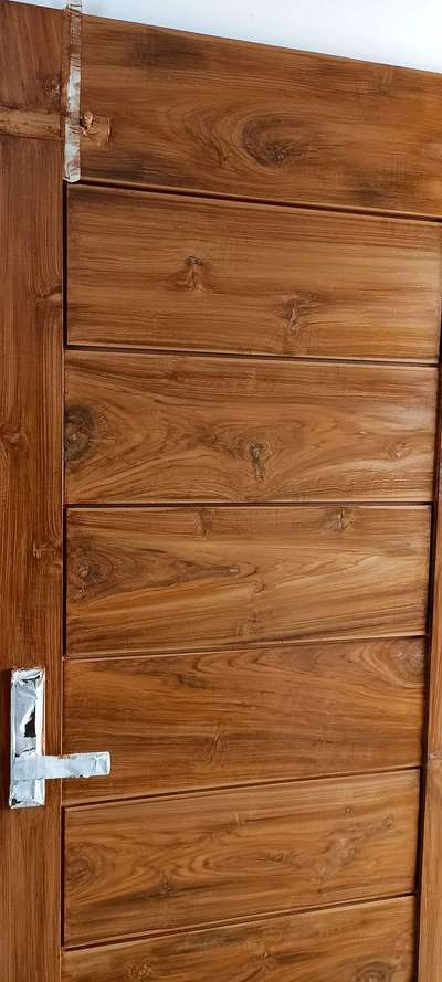 door wood graining പെയിന്റ് ചെയ്ത ഡോറിൽ തേക് ഡിസൈൻ വരച്ചത്