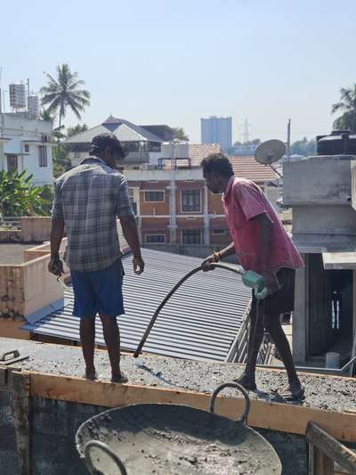 ➡️എറണാകുളം ജില്ലയിലെ തേവക്കലിൽ 𝗠𝗿.𝗥𝗶𝗻𝗼𝘆 𝗠 𝗝 ക്കു വേണ്ടി നിർമിക്കുന്ന 𝟮𝟯𝟳𝟬 സ്‌ക്വയർ ഫീറ്റ് ( 𝟯𝗕𝗛𝗞) വീടിന്റെ ആദ്യ നിലയുടെ ലിന്റൽ ലെവൽ കട്ട കെട്ട് കഴിഞ്ഞ് ലിന്റൽ  വാർപ്പ് നടക്കുന്ന ദൃശ്യങ്ങൾ . 🏡

➡️𝙂𝙧𝙤𝙪𝙣𝙙 𝙛𝙡𝙤𝙤𝙧 𝙡𝙞𝙣𝙩𝙚𝙡 𝙘𝙤𝙣𝙘𝙧𝙚𝙩𝙚 𝙩𝙤𝙙𝙖𝙮🏡

𝗖𝗹𝗶𝗲𝗻𝘁     : 𝗥𝗶𝗻𝗼𝘆 𝗠 𝗝
𝗦𝗾𝗳𝘁         : 𝟮𝟯𝟳𝟬 ( 𝟯𝗕𝗛𝗞)
𝗦𝗾𝗳𝘁 𝗿𝗮𝘁𝗲 : 𝟮𝟬𝟬𝟬 (𝑪𝒐𝒍𝒖𝒎𝒏 𝒇𝒐𝒐𝒕𝒊𝒏𝒈 𝒇𝒐𝒖𝒏𝒅𝒂𝒕𝒊𝒐𝒏)
𝗣𝗹𝗮𝗰𝗲       : 𝗧𝗵𝗲𝘃𝗮𝗸𝗸𝗮𝗹, 𝗘𝗿𝗻𝗮𝗸𝘂𝗹𝗮𝗺
 #workprogress