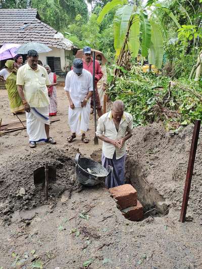 എല്ലാവിധ പ്ലാനുകളും,3D ഡിസൈനുകളും, പഞ്ചായത്ത് ,മുനിസ്സിപ്പാലിറ്റി ബിൽഡിംഗ് പെർമിറ്റ്കളും ചെയ്തു നൽകുന്നു. 
 #designhouse
 #kodungallur 
 #Thrissur 
 #HouseDesigns 
 #SingleFloorHouse 
 #InteriorDesigner 
 #budgethomes 
 #SmallHouse
 #HouseDesigns 
 #KeralaStyleHouse 
 #KitchenIdeas 
 #keralatraditionalmural