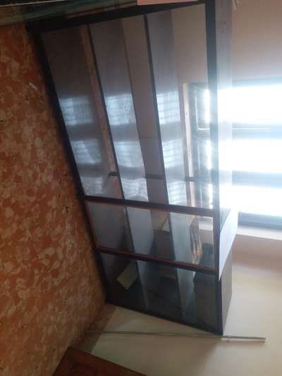 aluminium frame shelf with 3+1 row.
front full glass(3mm) like that 2 nos.
7ft 6" length 17" width 42" height
68" length 17" width 42"height
for sale contact vinil-9995515693