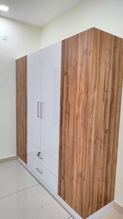 #4DoorWardrobe #WardrobeIdeas #WardrobeDesigns #interriordesign #modularwardrobe #Modularfurniture