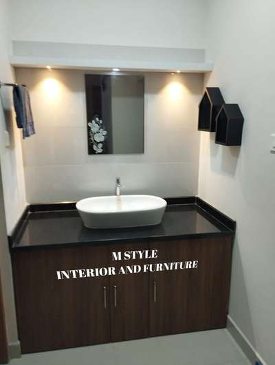 wash basin counter with mirror