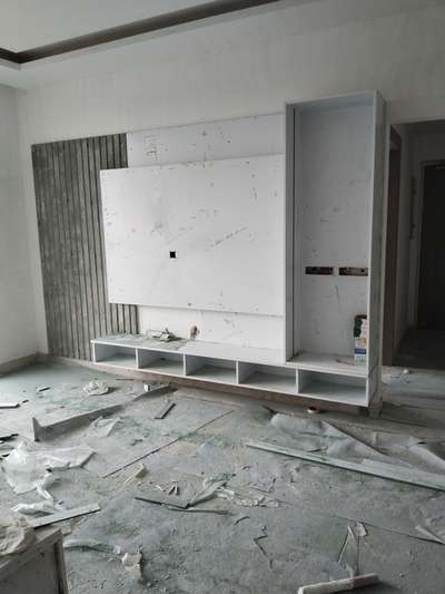 Gurgaon me kisi ko bhi wood work ka kaam karana ho to call kare 300/ sqft  hand made &factory finish& 1450/sqft  with meterial  action Tessa HDHMR 
contact