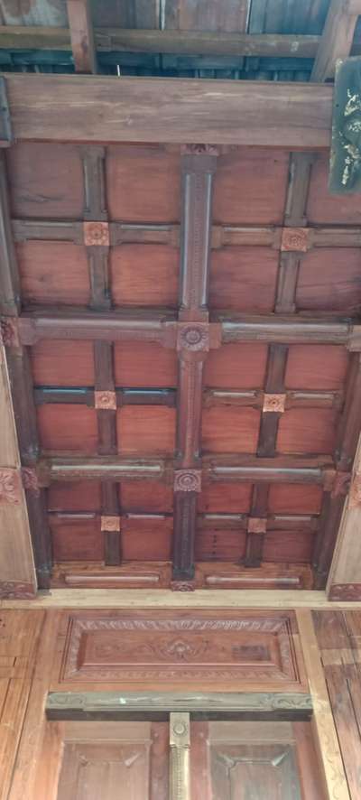 #TraditionalHouse  #tradition  #KeralaStyleHouse  #cillingdesign  #WoodenCeiling