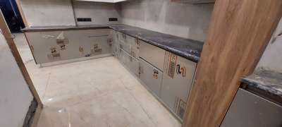 carpenter team required for modular kitchen making. kitchen warehouse se bankar jayegi customer ke yaha