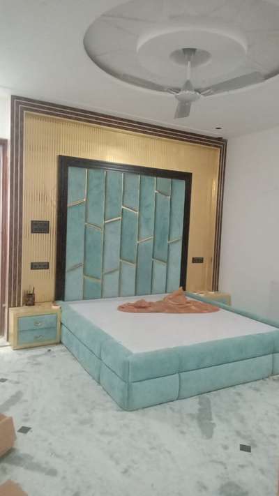bed room 
contact me 8173844010