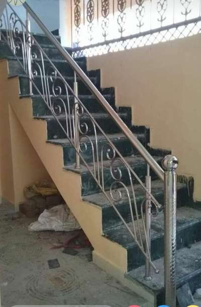 Steel stair cese