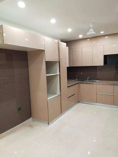 modular kitchen 

#ModularKitchen #KitchenIdeas #LargeKitchen #KitchenCabinet