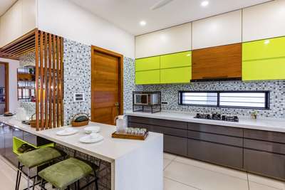#ModularKitchen  #InteriorDesigner  #GypsumCeiling  #Acrylic  #HomeDecor  #homestyle  #ecofriendly 
modular kitchen with gola profile and acrylic sheets