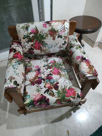 Beautiful print fabric.
Chair #chair  #Sofas