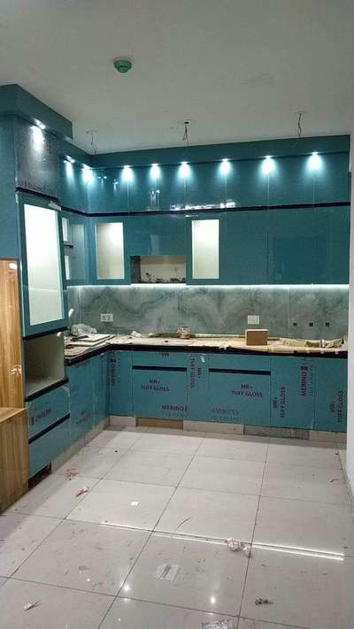 ye sab hamare sath kam kiye huye h top modular kitchen banate h