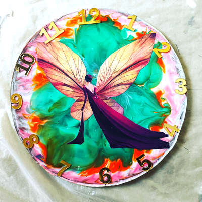 Resin wall clock with unique design
#wallclocks #HomeDecor #resinart