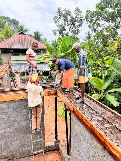▶️എറണാകുളം ജില്ലയിൽ, പങ്കോട് 𝗠𝗿. 𝗔𝗯𝗶𝗹𝗮𝘀𝗵 𝗠 ന് വേണ്ടി നിർമിക്കുന്ന 𝟮𝟭𝟲𝟳 സ്‌ക്വയർ ഫീറ്റ് (𝟰𝗕𝗛𝗞) വീടിന്റെ    ആദ്യ നിലയുടെ ലിന്റൽ വാർപ്പ് നടക്കുന്ന ദൃശ്യങ്ങൾ.🏡💯        

 ▶️𝙂𝙧𝙤𝙪𝙣𝙙 𝙛𝙡𝙤𝙤𝙧 𝙡𝙞𝙣𝙩𝙚𝙡 𝙘𝙤𝙣𝙘𝙧𝙚𝙩𝙚 𝙬𝙤𝙧𝙠𝙨 𝙩𝙤𝙙𝙖𝙮🏡

𝗖𝗹𝗶𝗲𝗻𝘁 : 𝗔𝗯𝗵𝗶𝗹𝗮𝘀𝗵 𝗠
𝗦𝗾𝗳𝘁     : 𝟮𝟭𝟲𝟳(𝟰𝗕𝗛𝗞)
𝗦𝗾𝗳𝘁 𝗿𝗮𝘁𝗲 : 𝟮𝟬𝟬𝟬(𝘤𝘰𝘭𝘶𝘮𝘯 𝘧𝘰𝘰𝘵𝘪𝘯𝘨 𝘧𝘰𝘶𝘯𝘥𝘢𝘵𝘪𝘰𝘯)
𝗣𝗹𝗮𝗰𝗲  : 𝗽𝗮𝗻𝗰𝗼𝗱𝗲, 𝗘𝗿𝗻𝗮𝗸𝘂𝗹𝗮𝗺
 #concreteday