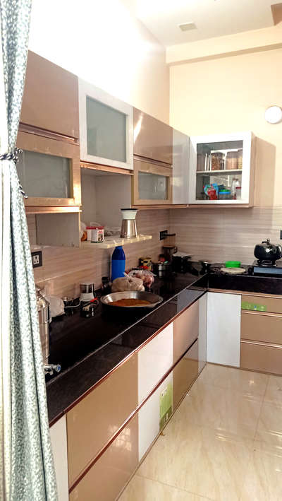 modular kitchen with g profile handle
