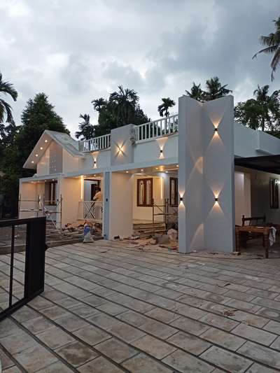 𝐅𝐈𝐍𝐈𝐒𝐇𝐈𝐍𝐆 𝐒𝐓𝐀𝐆𝐄 𝐈𝐑𝐈𝐍𝐉𝐀𝐋𝐀𝐊𝐔𝐃𝐀 𝐒𝐈𝐓𝐄

𝟑𝐁𝐡𝐤 𝐇𝐨𝐦𝐞
𝐜𝐥𝐢𝐞𝐧𝐭 𝐕𝐢𝐦𝐚𝐥
𝐋𝐨𝐜𝐚𝐭𝐢𝐨𝐧 𝐈𝐣𝐤

 #irinjalakuda #Thrissur #KeralaStyleHouse #home #finishedwork #completed_house_construction #finishing #lighting #profilelight_