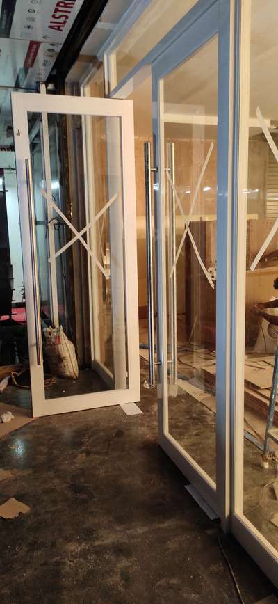 jewellery front aluminium frame with 13 mm toughned glass