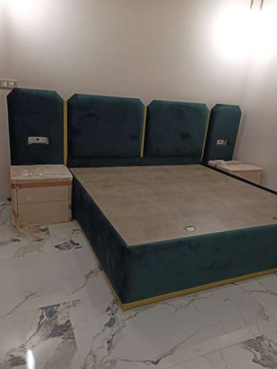 woden bad good quality with side table pr bad 35000