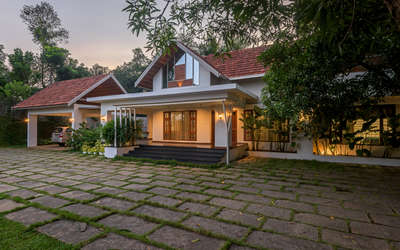 #architecture #design #architecturephotography #architecturemodel #KozhikodeArchitecture #YourStudioNameDesign

Tropical Modern Home