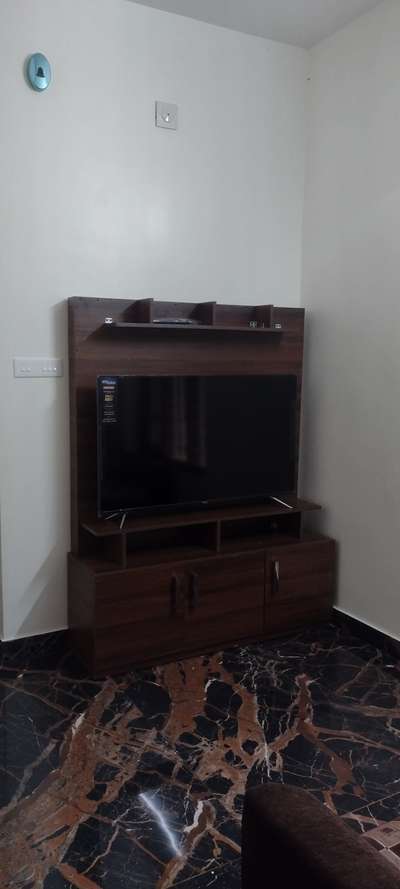 50x32TV Stand &3sater Sofa