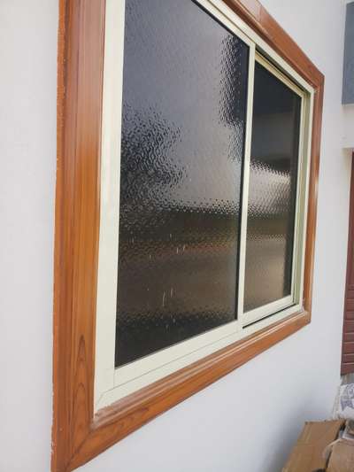 darvaje window frame chaukhat sand stone ki uplabdh hai