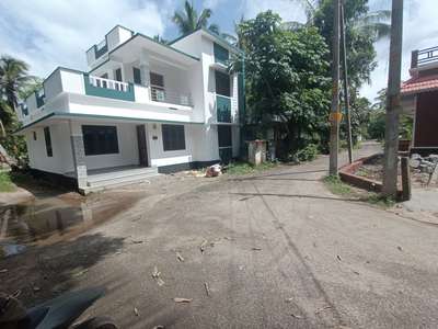 for sale 4 cent polt,1350 sqft house,3 bed room bath attached location-perakam guruvayur mob.9567417209