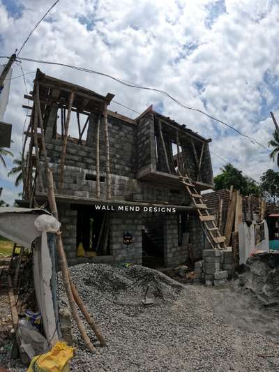 concrete day
site story 📸

.
.
#kerala #keralahomes #architecture #instahome #reelsinstagram #contemporary #modern #renderlovers #civilengineering #constructionsite #designinspira #interiordesign #keralaarchitecture #keralahomedesign #plan #visualization #HomeDecor