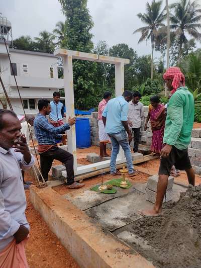 ambady Home Interiors & Constructions Ongoing Residential project @ Muvattupuzha maradi
1500 sqft 3 Bhk house work with interior Turn key project

#architecturedesigns #detail_estimate #construction  #interiores