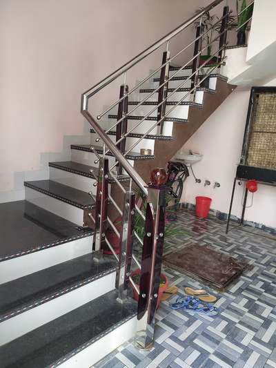*SS staircase railing *
SS staircase railing service available in entire Indore