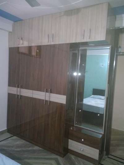 my finishd work in okhla vihar 10×10 wardrobe 300 sqft my what app no 81261813222...9650568987